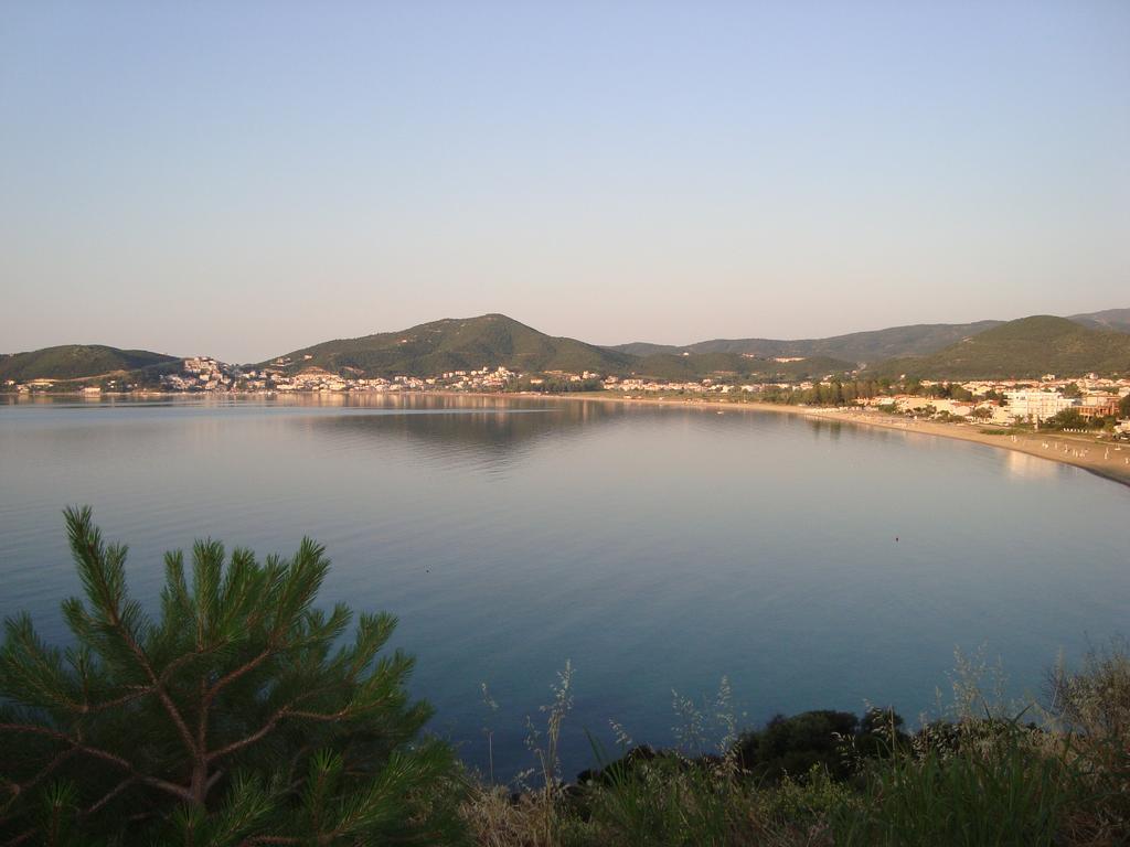 Kavala Beach Hotel Apartments Nea Iraklitsa Exterior photo