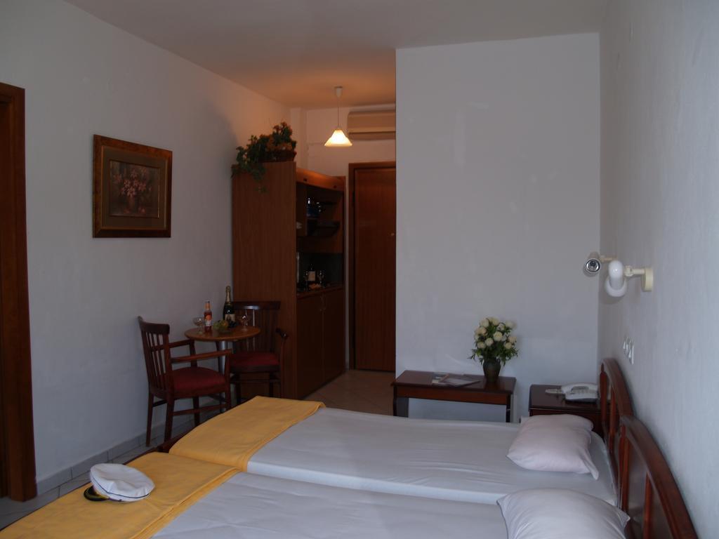 Kavala Beach Hotel Apartments Nea Iraklitsa Room photo